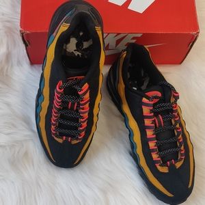 New, Unworn NIKE AIR MAX 95 SE (GS)